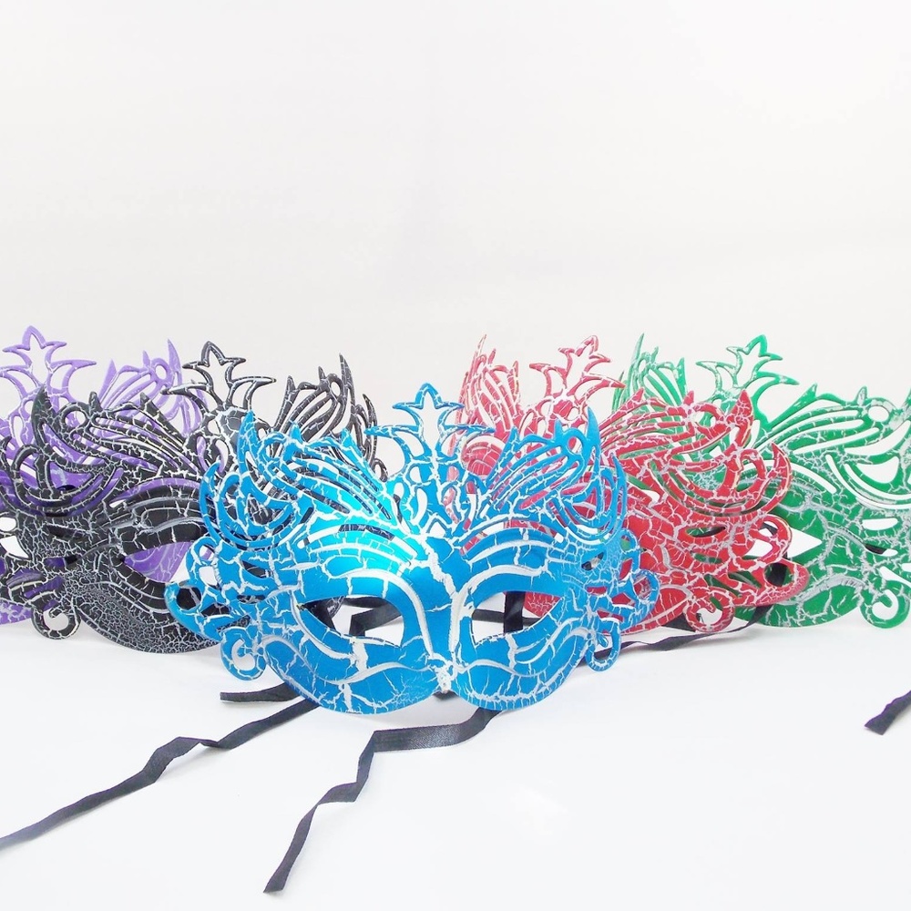 Crackle superhero mask in black and other colors